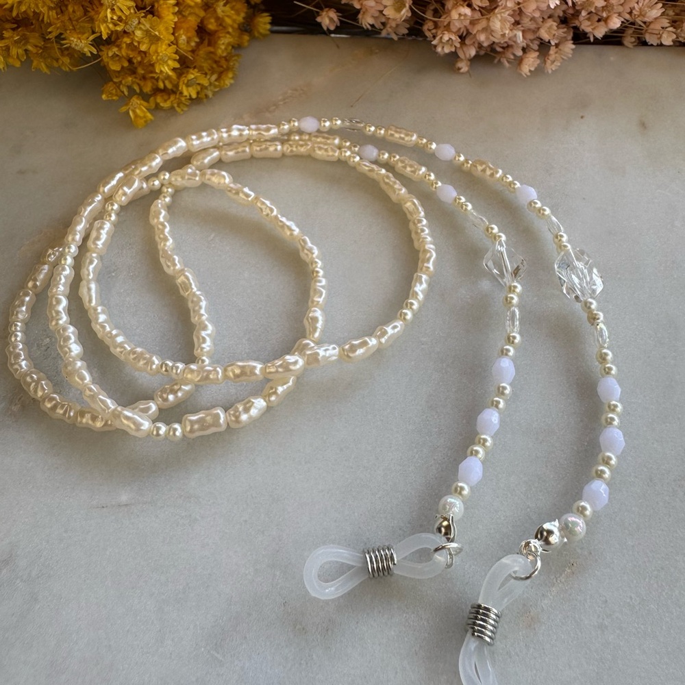 NWT beaded glasses chain